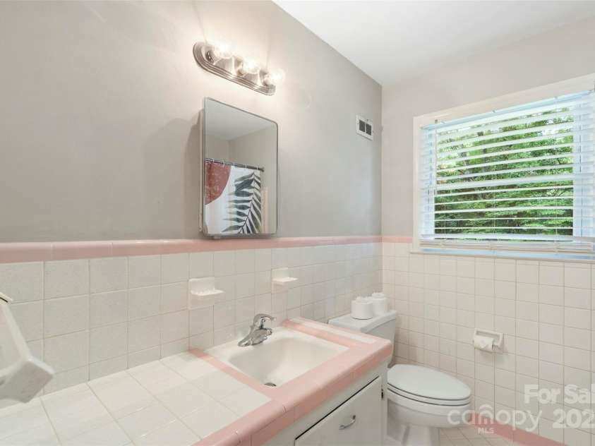 3252 Brixton Court, Charlotte, NC 28205.  MLS# CAR4291027, YatesRealty ID 34173. 