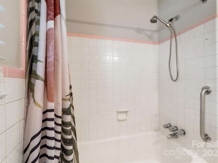 3252 Brixton Court, Charlotte, NC 28205.  MLS# CAR4291027, YatesRealty ID 34173. 