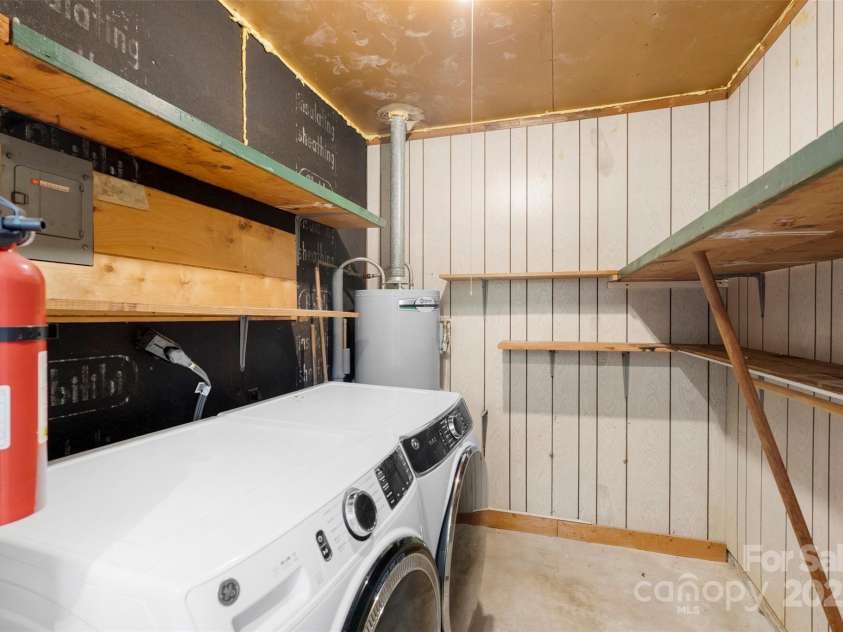 3252 Brixton Court, Charlotte, NC 28205.  MLS# CAR4291027, YatesRealty ID 34173. 