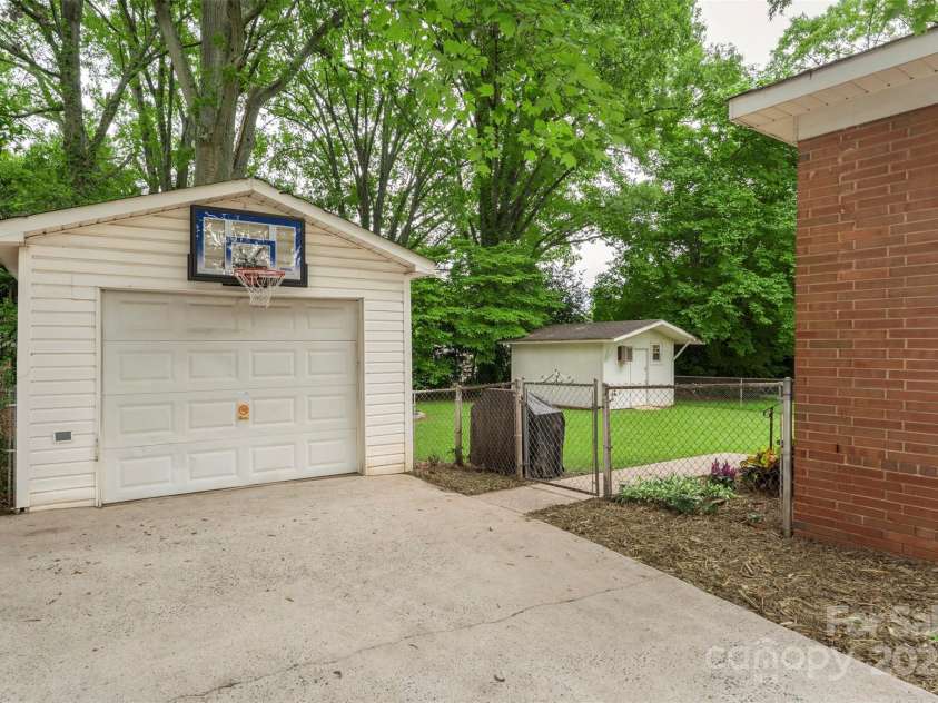3252 Brixton Court, Charlotte, NC 28205.  MLS# CAR4291027, YatesRealty ID 34173. 