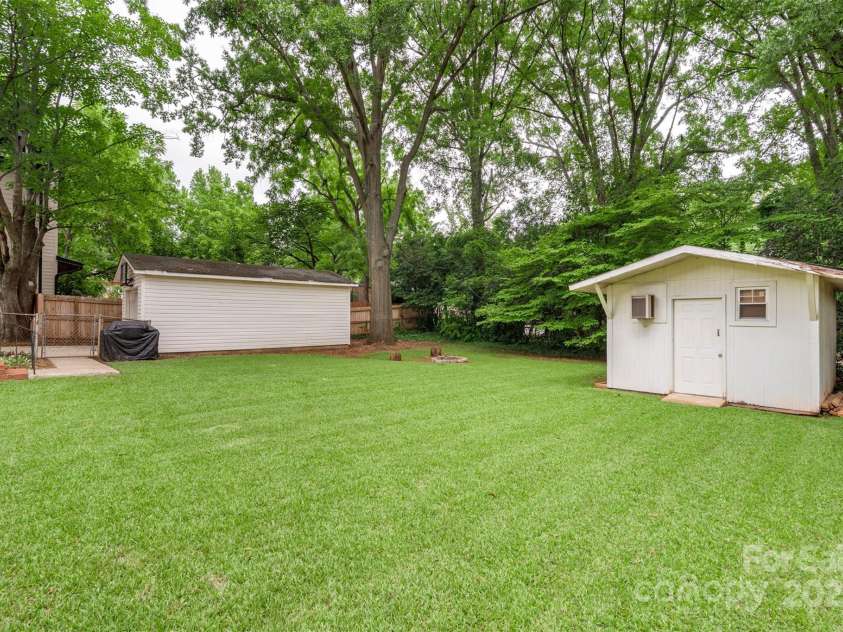 3252 Brixton Court, Charlotte, NC 28205.  MLS# CAR4291027, YatesRealty ID 34173. 