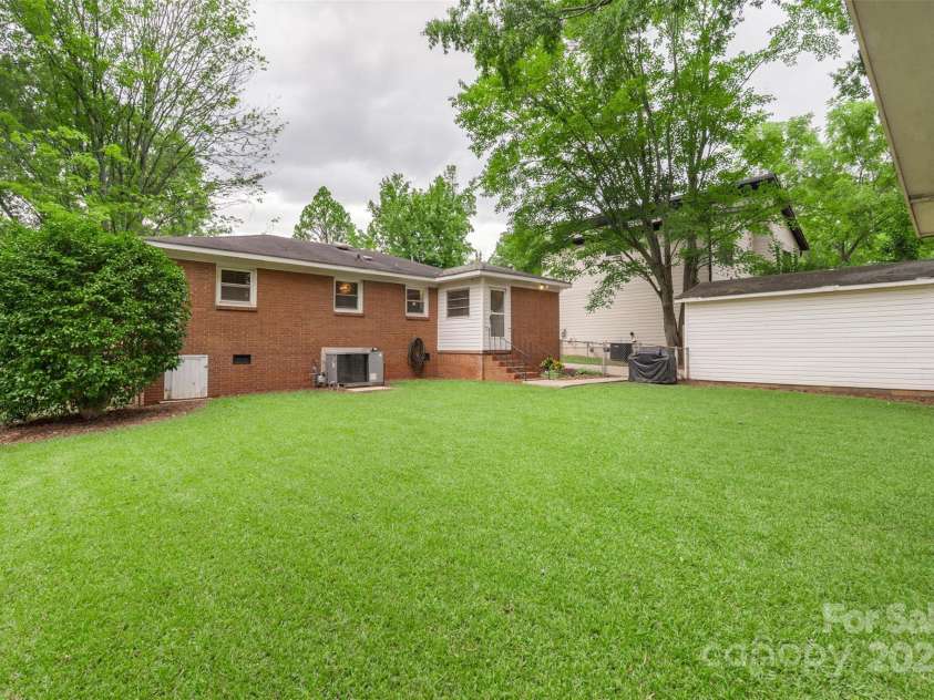 3252 Brixton Court, Charlotte, NC 28205.  MLS# CAR4291027, YatesRealty ID 34173. 