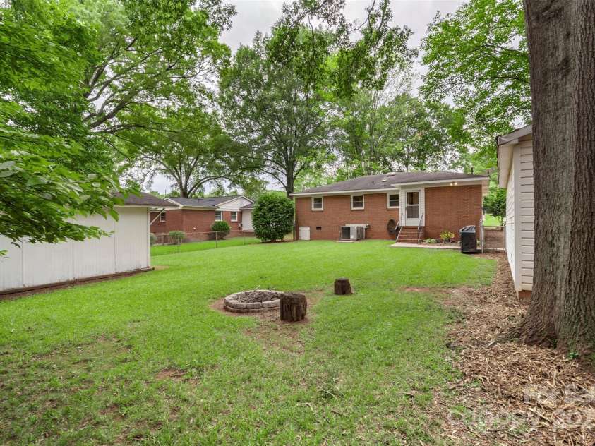 3252 Brixton Court, Charlotte, NC 28205.  MLS# CAR4291027, YatesRealty ID 34173. 