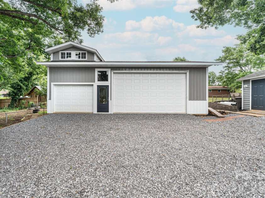 233 Eastside Drive, Statesville, NC 28625.  MLS# CAR4397585, YatesRealty ID 34174. 