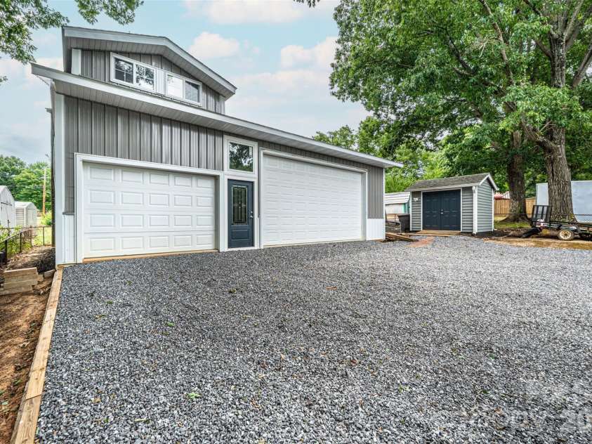 233 Eastside Drive, Statesville, NC 28625.  MLS# CAR4397585, YatesRealty ID 34174. 