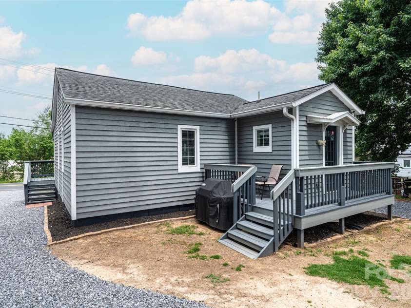 233 Eastside Drive, Statesville, NC 28625.  MLS# CAR4397585, YatesRealty ID 34174. 