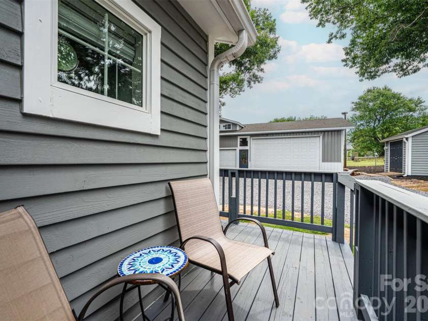 233 Eastside Drive, Statesville, NC 28625.  MLS# CAR4397585, YatesRealty ID 34174. 