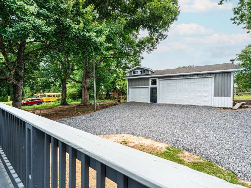 233 Eastside Drive, Statesville, NC 28625.  MLS# CAR4397585, YatesRealty ID 34174. 