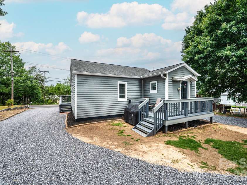 233 Eastside Drive, Statesville, NC 28625.  MLS# CAR4397585, YatesRealty ID 34174. 