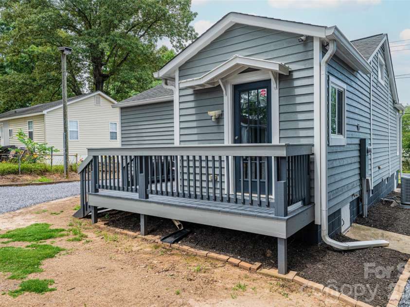 233 Eastside Drive, Statesville, NC 28625.  MLS# CAR4397585, YatesRealty ID 34174. 