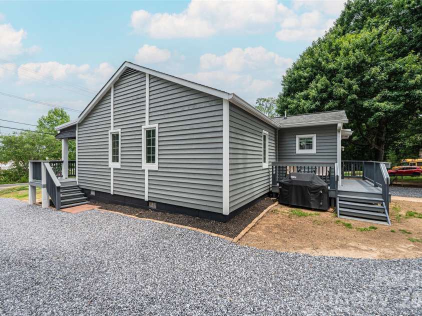 233 Eastside Drive, Statesville, NC 28625.  MLS# CAR4397585, YatesRealty ID 34174. 