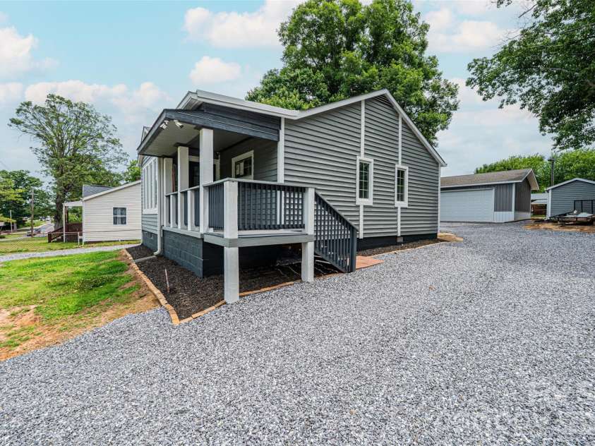 233 Eastside Drive, Statesville, NC 28625.  MLS# CAR4397585, YatesRealty ID 34174. 