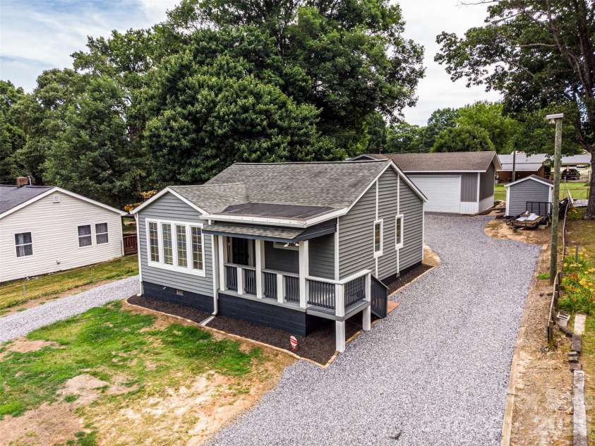 233 Eastside Drive, Statesville, NC 28625.  MLS# CAR4397585, YatesRealty ID 34174. 