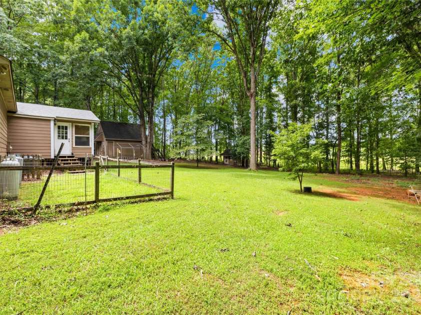 1424 Majestic Forest Lane, Waxhaw, NC 28173.  MLS# CAR4295778, YatesRealty ID 34176. 