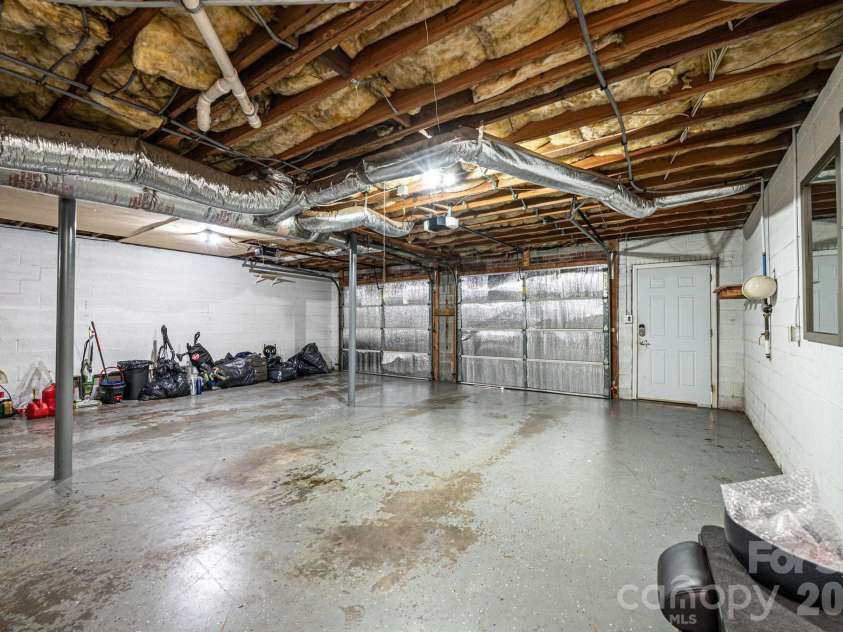 4158 Arrowhead Drive, Hickory, NC 28601.  MLS# CAR4394380, YatesRealty ID 34176. 2 car garage space in basement