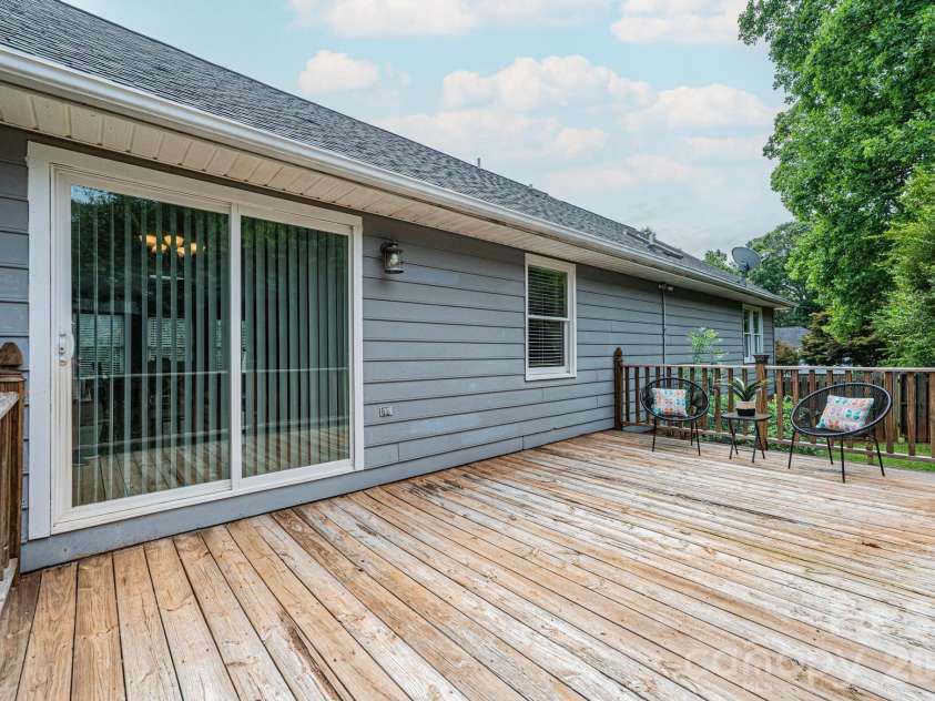 4158 Arrowhead Drive, Hickory, NC 28601.  MLS# CAR4394380, YatesRealty ID 34176. Back deck