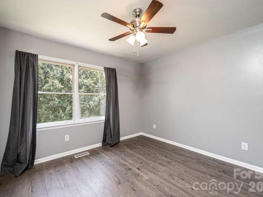 4158 Arrowhead Drive, Hickory, NC 28601.  MLS# CAR4394380, YatesRealty ID 34176. Bedroom 2