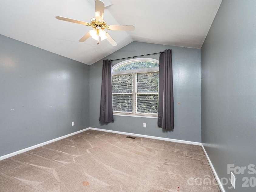 4158 Arrowhead Drive, Hickory, NC 28601.  MLS# CAR4394380, YatesRealty ID 34176. Bedroom 3