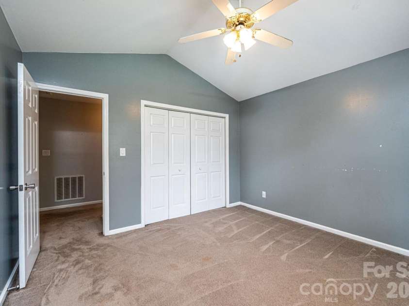 4158 Arrowhead Drive, Hickory, NC 28601.  MLS# CAR4394380, YatesRealty ID 34176. Bedroom 3