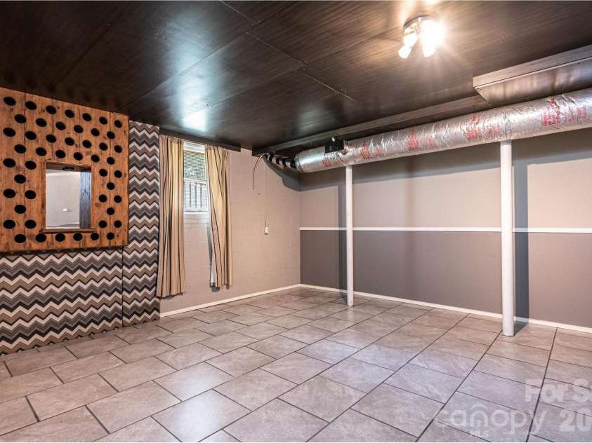 4158 Arrowhead Drive, Hickory, NC 28601.  MLS# CAR4394380, YatesRealty ID 34176. Bonus room in basement