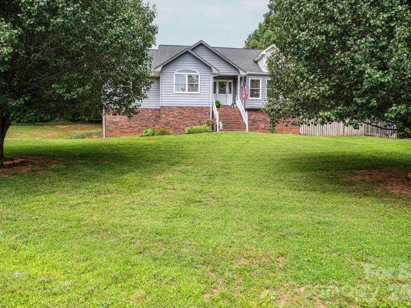4158 Arrowhead Drive, Hickory, NC 28601.  MLS# CAR4394380, YatesRealty ID 34176. Front view