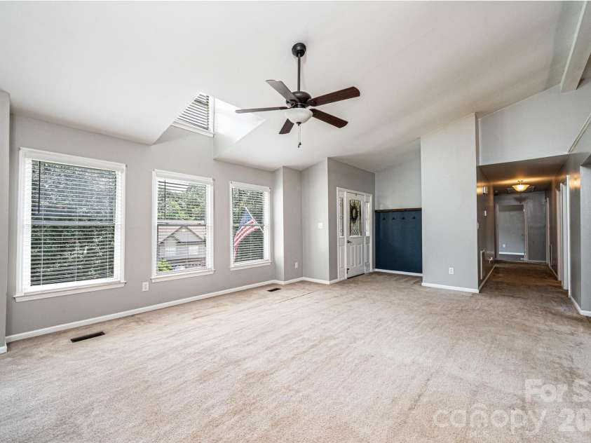 4158 Arrowhead Drive, Hickory, NC 28601.  MLS# CAR4394380, YatesRealty ID 34176. Living room