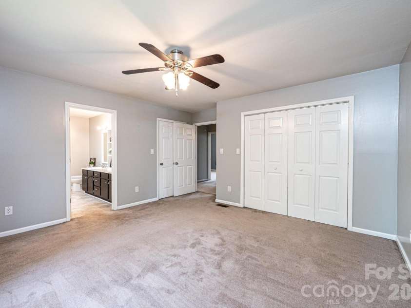 4158 Arrowhead Drive, Hickory, NC 28601.  MLS# CAR4394380, YatesRealty ID 34176. Primary bedroom