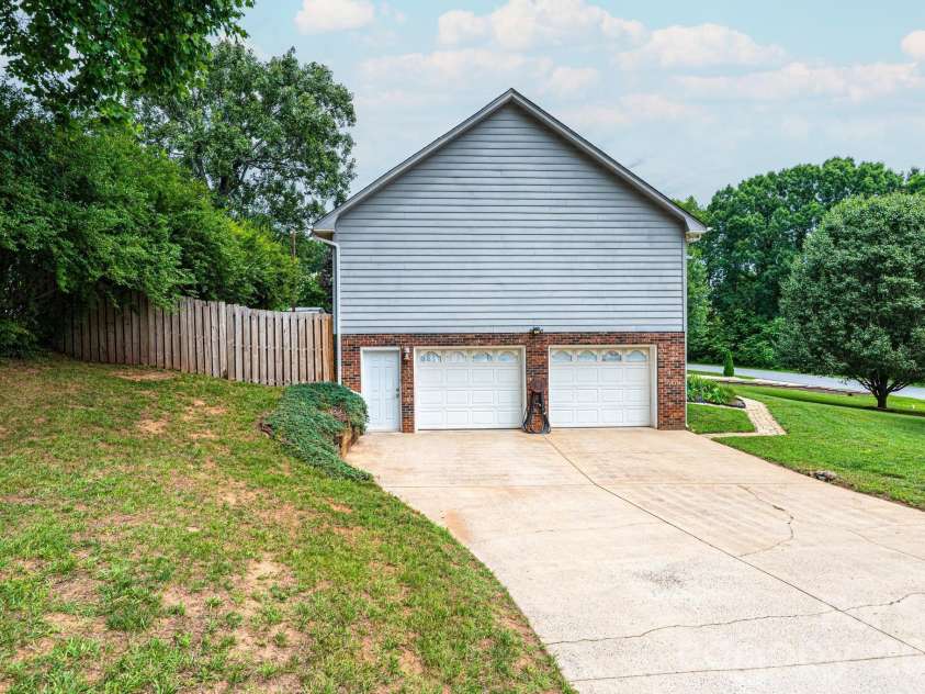 4158 Arrowhead Drive, Hickory, NC 28601.  MLS# CAR4394380, YatesRealty ID 34176. Side driveway view