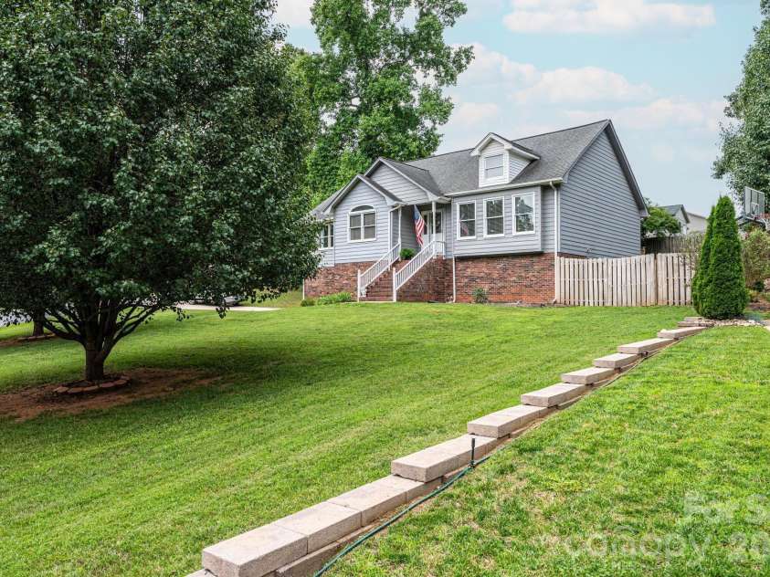 4158 Arrowhead Drive, Hickory, NC 28601.  MLS# CAR4394380, YatesRealty ID 34176. Side view with fenced backyard
