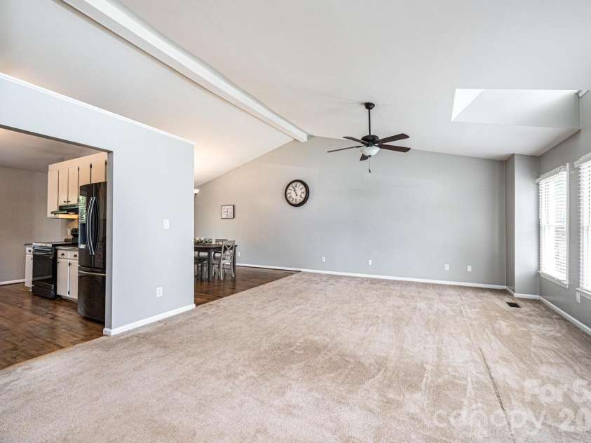 4158 Arrowhead Drive, Hickory, NC 28601.  MLS# CAR4394380, YatesRealty ID 34176. Vaulted ceiling in living room