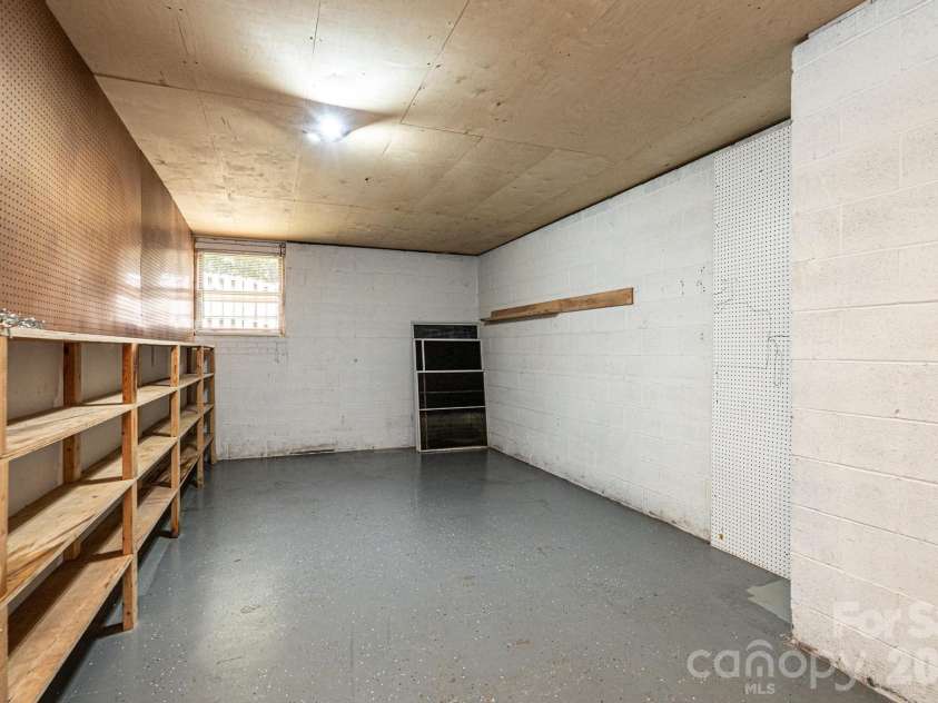 4158 Arrowhead Drive, Hickory, NC 28601.  MLS# CAR4394380, YatesRealty ID 34176. Workshop space in basement
