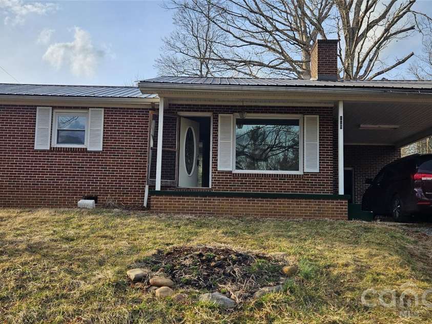 183 Maple Road, Spruce Pine, NC 28777.  MLS# CAR4396394, YatesRealty ID 34177. 
