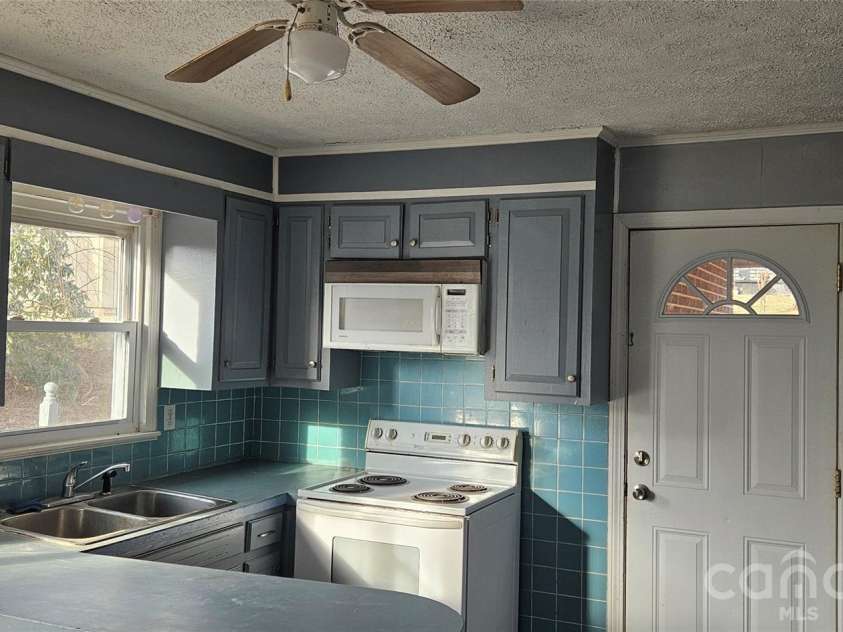 183 Maple Road, Spruce Pine, NC 28777.  MLS# CAR4396394, YatesRealty ID 34177. 