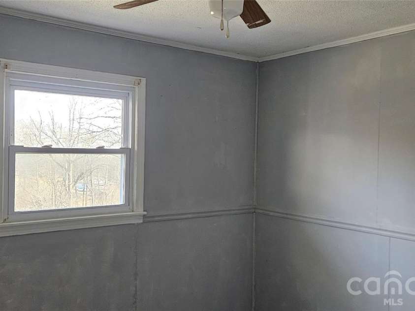 183 Maple Road, Spruce Pine, NC 28777.  MLS# CAR4396394, YatesRealty ID 34177. 