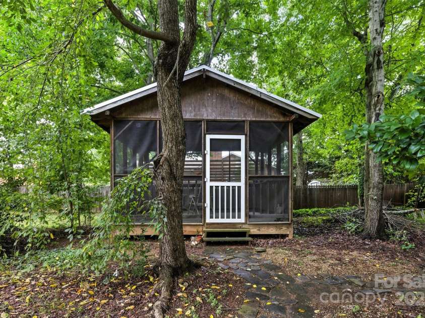 5216 Bethel Church Road, Hickory, NC 28602.  MLS# CAR4290823, YatesRealty ID 34177. 