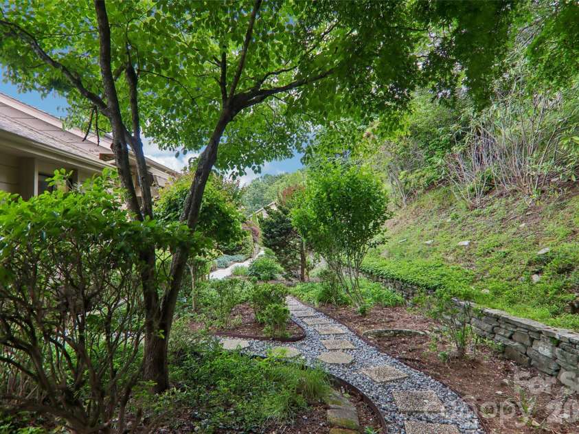 138 Woodbridge Drive, Hendersonville, NC 28739.  MLS# CAR4391133, YatesRealty ID 34178. 