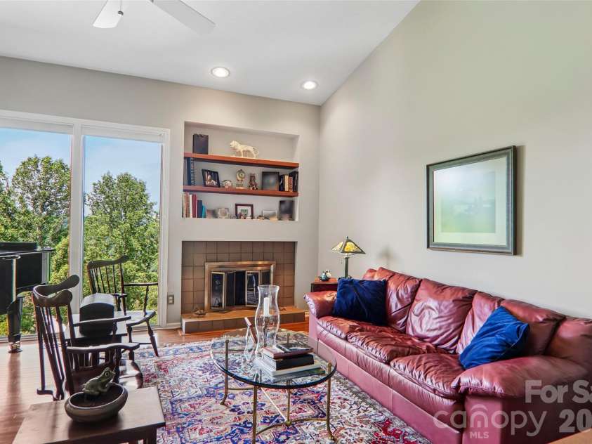 138 Woodbridge Drive, Hendersonville, NC 28739.  MLS# CAR4391133, YatesRealty ID 34178. 