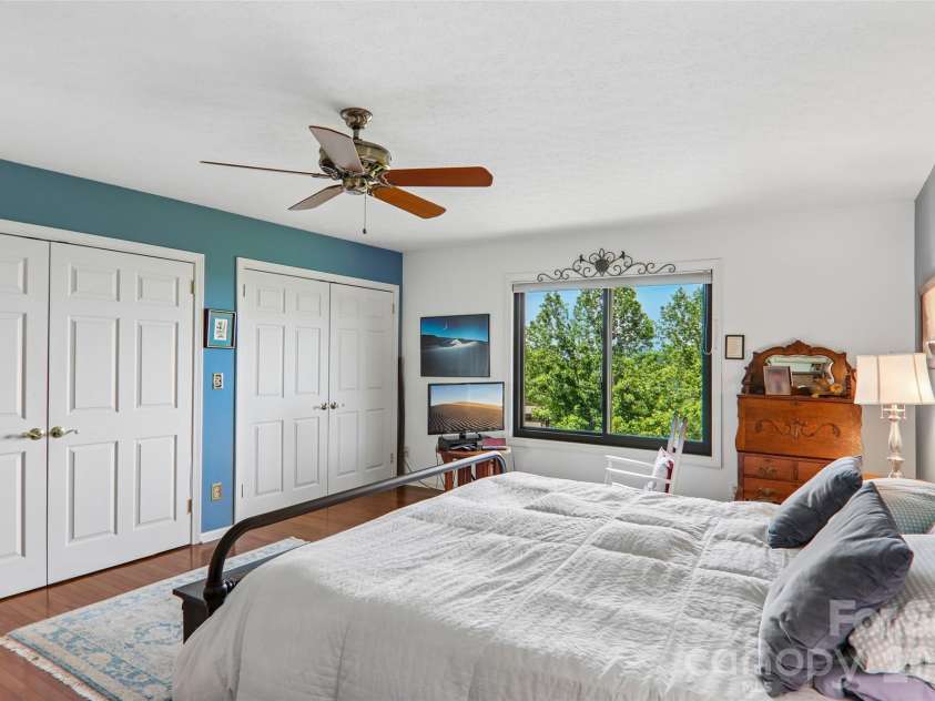 138 Woodbridge Drive, Hendersonville, NC 28739.  MLS# CAR4391133, YatesRealty ID 34178. 