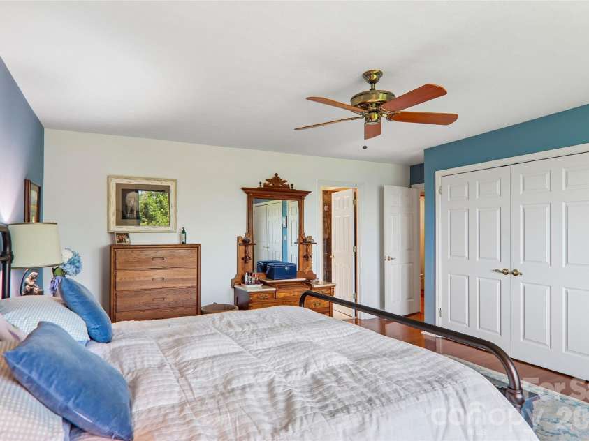 138 Woodbridge Drive, Hendersonville, NC 28739.  MLS# CAR4391133, YatesRealty ID 34178. 