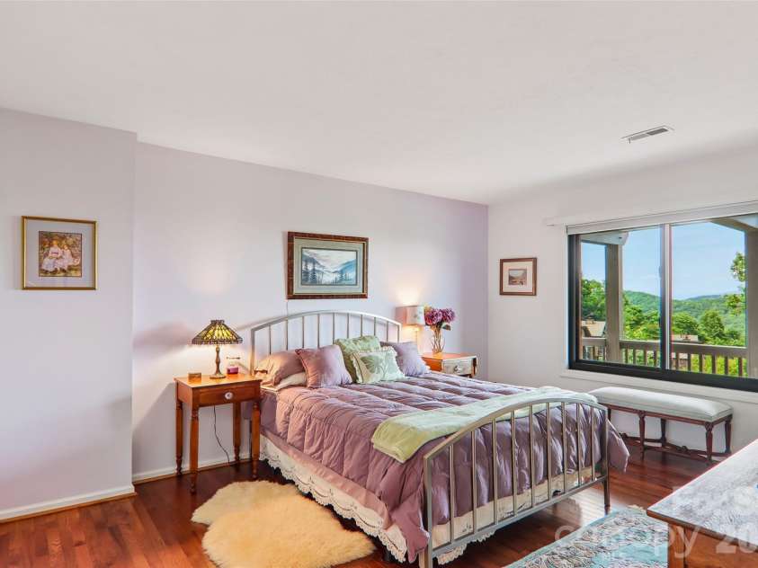 138 Woodbridge Drive, Hendersonville, NC 28739.  MLS# CAR4391133, YatesRealty ID 34178. 