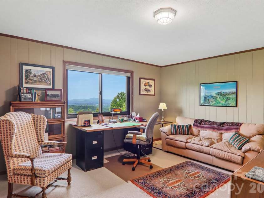 138 Woodbridge Drive, Hendersonville, NC 28739.  MLS# CAR4391133, YatesRealty ID 34178. 