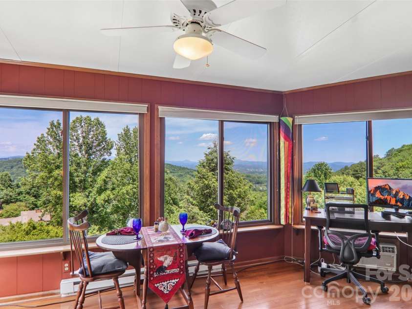 138 Woodbridge Drive, Hendersonville, NC 28739.  MLS# CAR4391133, YatesRealty ID 34178. 