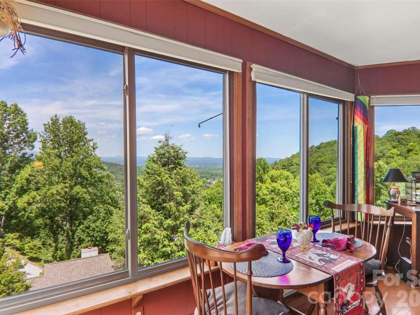 138 Woodbridge Drive, Hendersonville, NC 28739.  MLS# CAR4391133, YatesRealty ID 34178. 