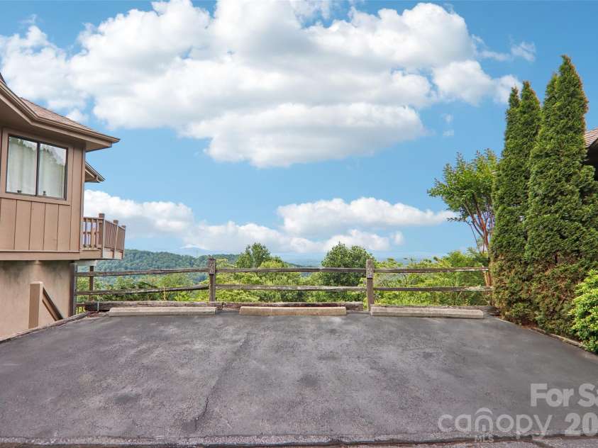 138 Woodbridge Drive, Hendersonville, NC 28739.  MLS# CAR4391133, YatesRealty ID 34178. Additional Parking Space