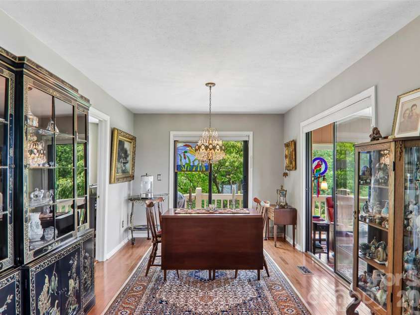 138 Woodbridge Drive, Hendersonville, NC 28739.  MLS# CAR4391133, YatesRealty ID 34178. Dining Area