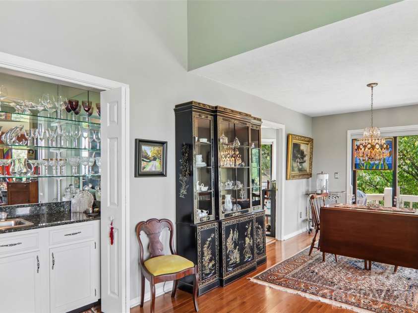 138 Woodbridge Drive, Hendersonville, NC 28739.  MLS# CAR4391133, YatesRealty ID 34178. Wet Bar