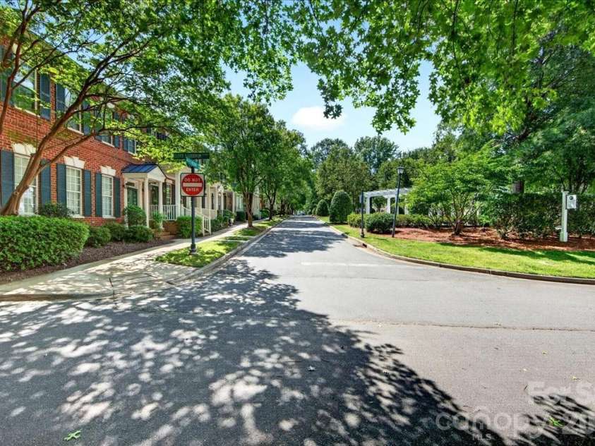 242 Faulkner Way, Davidson, NC 28036.  MLS# CAR4395516, YatesRealty ID 34179. Beautiful, tree-lined South Faulkner Way