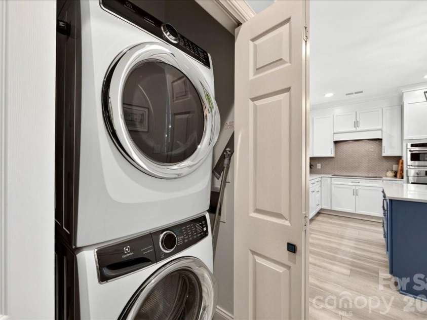 242 Faulkner Way, Davidson, NC 28036.  MLS# CAR4395516, YatesRealty ID 34179. Laundry closet conveniently located near the Kitchen