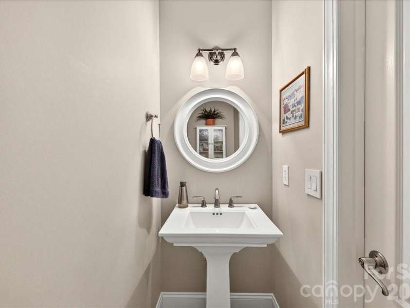 242 Faulkner Way, Davidson, NC 28036.  MLS# CAR4395516, YatesRealty ID 34179. Powder room on the main level