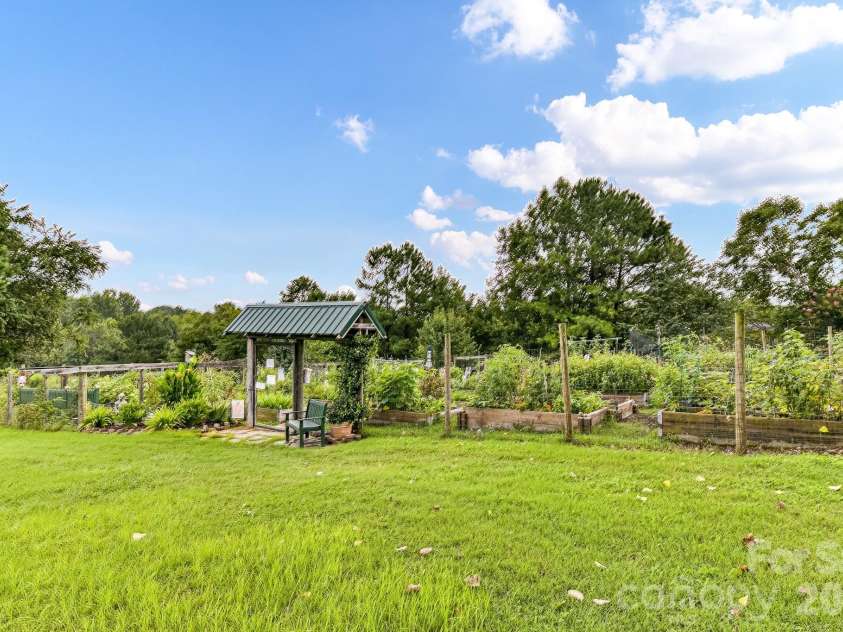 242 Faulkner Way, Davidson, NC 28036.  MLS# CAR4395516, YatesRealty ID 34179. St. Alban’s Community Garden